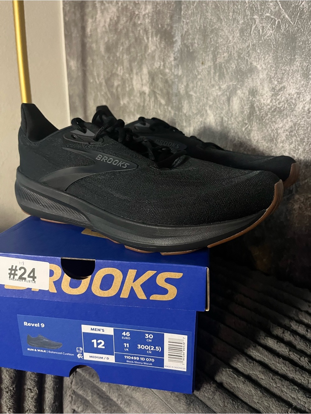 Brooks Men's Black Running Shoes Size 12 new in box